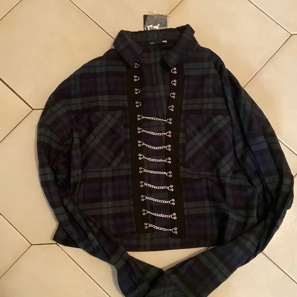 Fashion Nova | Tops | Nwt Fashion Nova Plaid Flannel Crop With Open Middle  Chains | Poshmark